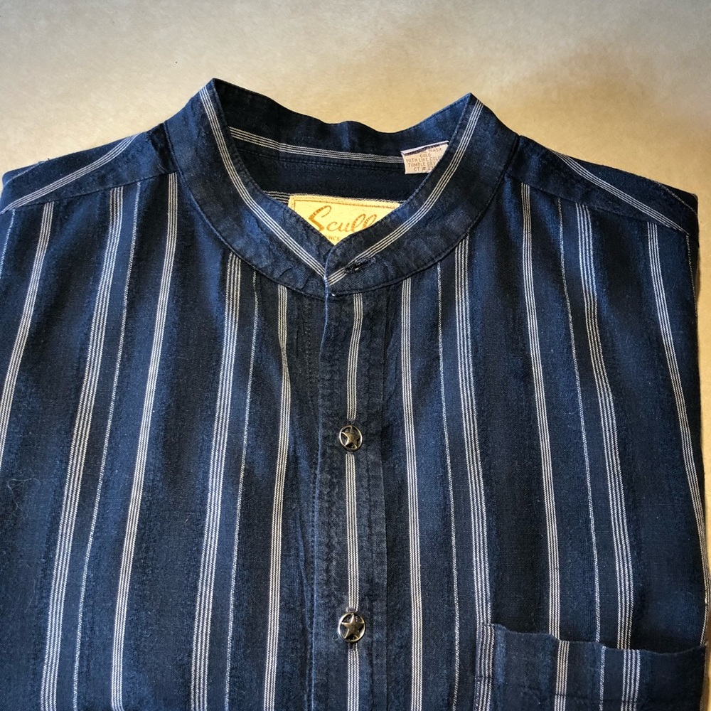 Men’s Scully tab collar shirt.